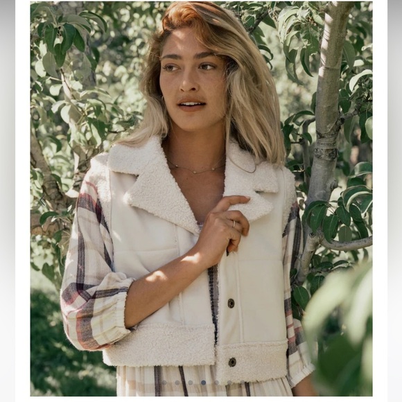 Marine Layer Quebec Sherpa Vest Size Large cozy minimalist beige - Picture 2 of 4